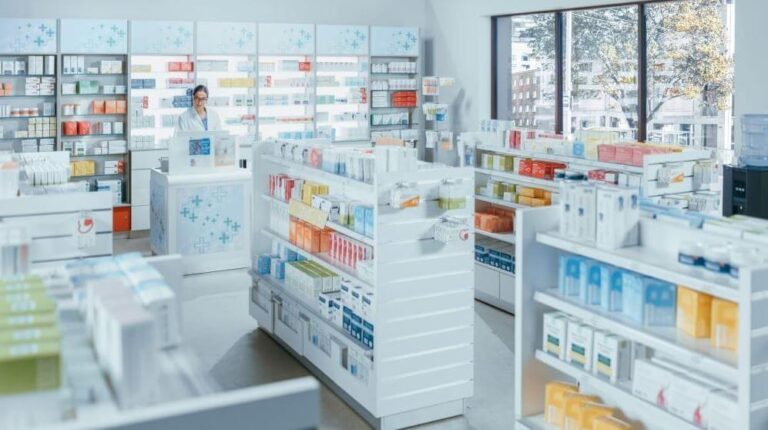 ¿Cuáles son los requisitos para abrir una farmacia en Chile?